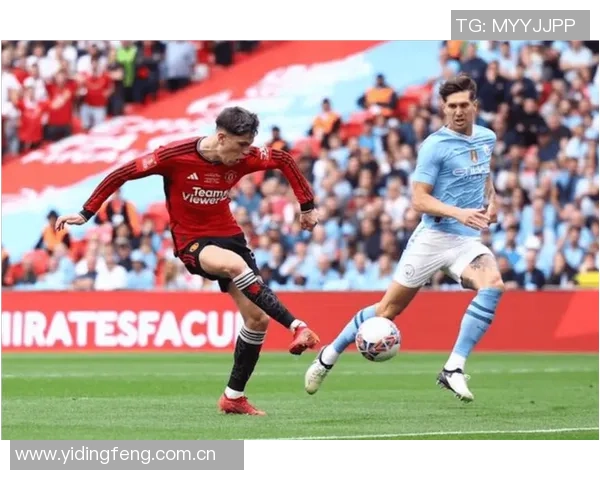 曼城这脚贴地斩传球帅气无比：艺术与战术的完美融合